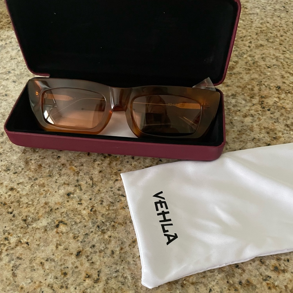 Unworn brown tortoise Vehla rectangular sunglasses